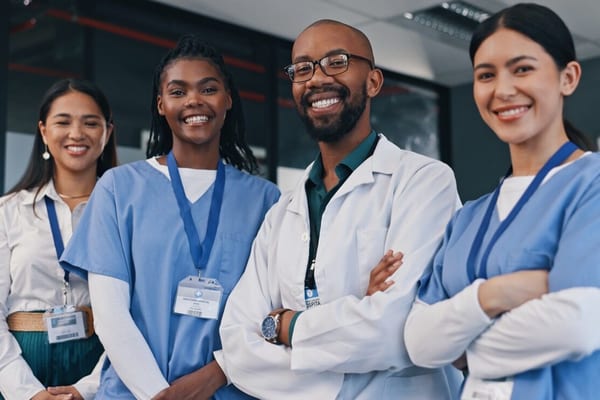 Como marcas do setor de saúde podem se destacar no LinkedIn